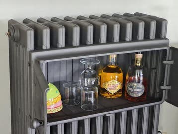 Antieke elektrische gietijzeren radiator met bordenwarmer, Gebruikt, Hoog rendement (Hr), Radiator, 60 tot 150 cm