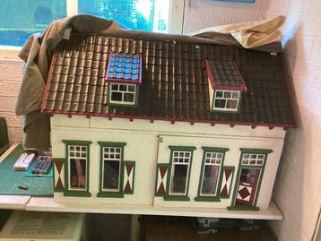 Zelf gebouwd - Poppenhuis