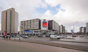 Te Huur 4 Kamer Appartement Zuidplein In Rotterdam, Huizen en Kamers, Huizen te huur, Rotterdam, Direct bij eigenaar, Appartement