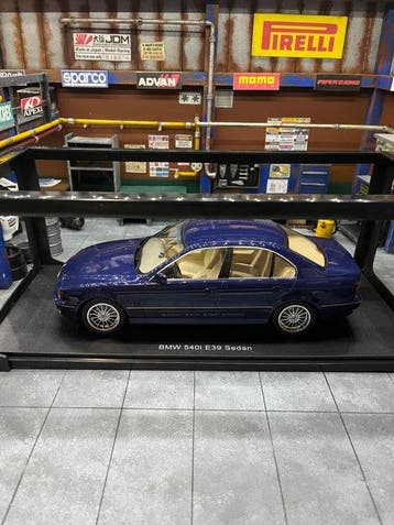 KK-Scale 1:18 - Modelauto - BMW 540i E39 Sedan (1995), Nieuw