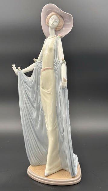 Lladró - Beeldje - Dama de Montecarlo - Porselein