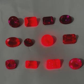 Premium Rode Robijn Edelsteen - Pigeon Blood Kleur - UV Test, Sieraden, Tassen en Uiterlijk, Verzenden, Nieuw