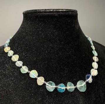 Oud-Romeins Kralenketting van glas en steen en andere