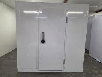 Vriescel 210 x 240 x 220 cm Licht beschadigd, Nieuw in verpakking, Koelen en Vriezen