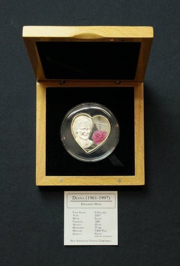 Cookeilanden. Elizabeth II. 5 Dollars 2007 Diana (Zonder