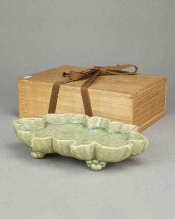 Footed dish - Porselein - Longquan celadon - China - Ming