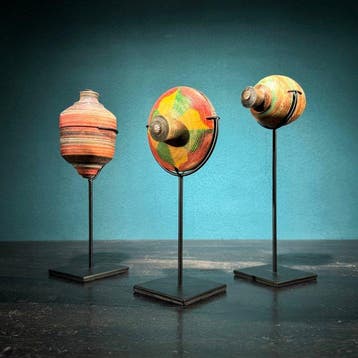 NO RESERVE PRICE - Spinning tops (3) - Gasing - Draaitol -