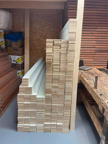 MDF Plinten wit 244cm lang, prijs is bundel van 10 stuks, Nieuw, Ophalen of Verzenden, Mdf, 200 tot 250 cm