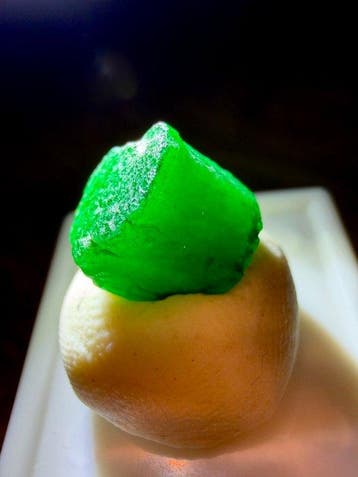 Smaragd Ruwe. 5,60 ct. Top groene enorme smaragdkristal.