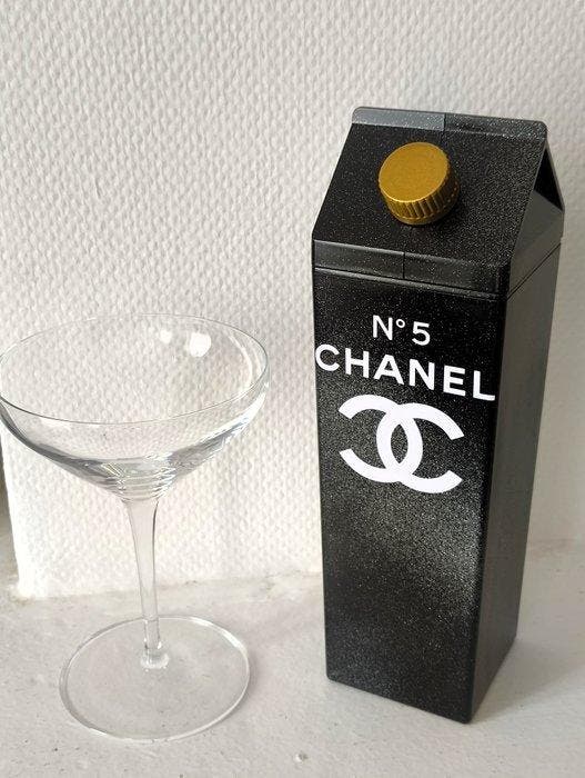 XTC Artist - Milk or Chanel n°5 ?, Antiek en Kunst, Kunst | Designobjecten