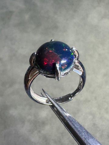 Zilveren ring S925 met natuurlijke Ethiopische zwarte opaal.