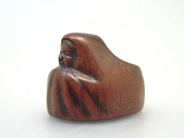 Een zeldzame netsuke-asbak, nauwkeurig uitgehouwen als een, Antiek en Kunst, Antiek | Overige Antiek