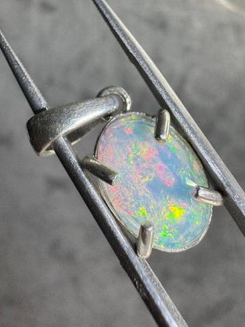 Hanger met Ethiopische zwarte opaal met facetten + zilver
