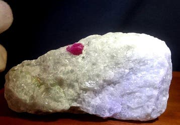 118 gram 7,80 cm × 4,00 cm AA robijn Badakhshan /