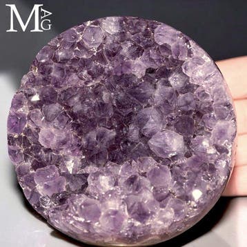 Diep Paars Amethist Natuurlijke amethistgeode bol met een