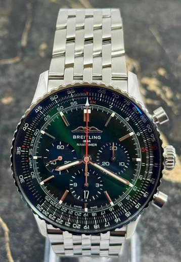 Breitling		Navitimer B01 Chronograph 46mm - Green Dial - New, Staal, Staal, Breitling, Polshorloge