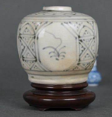 Jiajing (1522-1566) - Pot - Blauw-witte bolvormige vaas uit