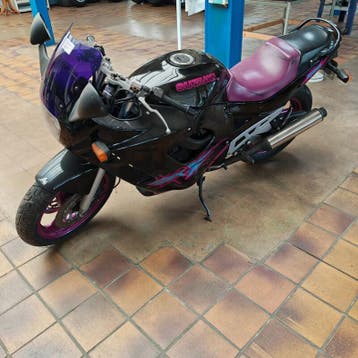 Motorfiets, Suzuki, GSX 600 F, zwart/paars, 1990, Motoren, Motoren | Suzuki