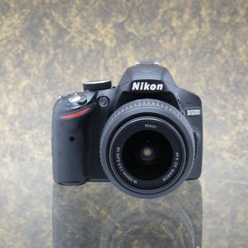 Nikon D3200 + 18-55mm f/3.5-5.6 G - Tweedehands, Ingebouwde flitser, Gebruikt, Spiegelreflex, Oplader