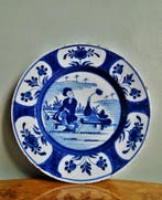 Bord - Chinees figuur zittend op Kang tafel met leren, Antiek en Kunst