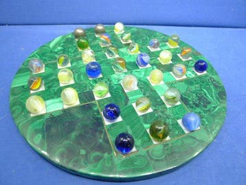 Jeu du solitaire en malachite diametre 25 cm billes en verre