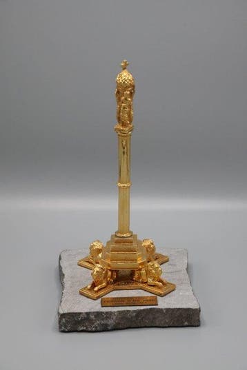 Beeld, Trophée belge « Perron d’Or 1996 » en métal doré sur