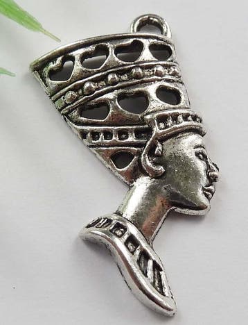 2 x Antiek zilveren hanger van een Egyptische Farao Nefer..., Ophalen of Verzenden, Nieuw, Bedel