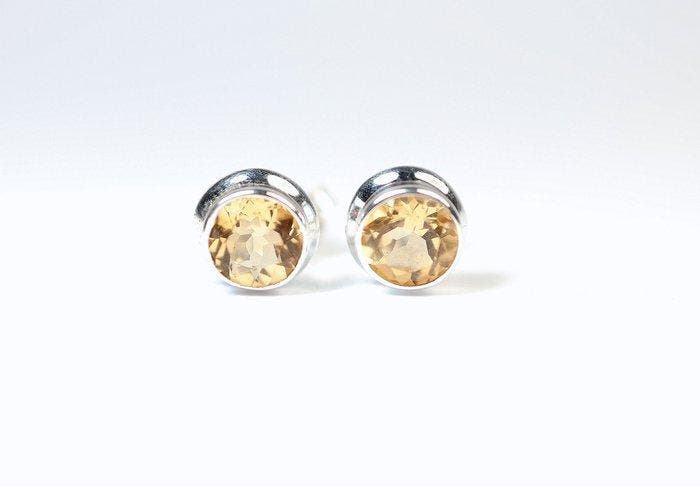 Citrine 2 oorstekers / nieuw- 1.88 g - (2), Verzamelen, Mineralen en Fossielen