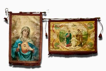Twee antieke devotionele standaards - Madonna met Brandend