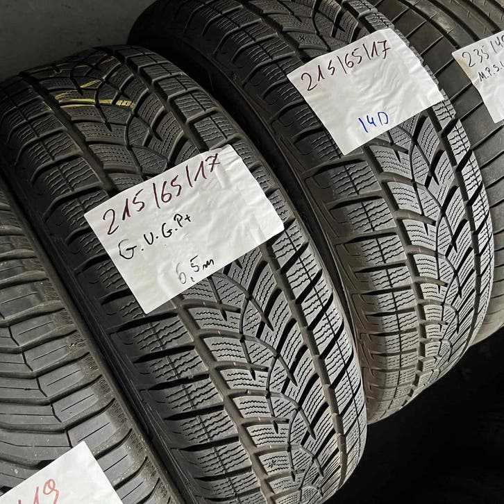 2 x Goodyear 215-65-17 Winterbanden 6,5mm, Auto-onderdelen, Banden en Velgen, 17 inch, Winterbanden, 215 mm, Personenwagen, Gebruikt