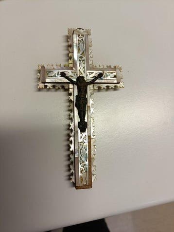Crucifix - Parelmoer, hout en metaal - 1950-1960