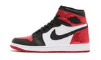 Air Jordan 1 High OG Varsity Red (W), Nieuw