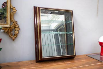 Vitrine - van een interne muur naar Specchio, drie planken -