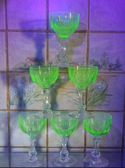 Val Saint Lambert Ouraline (uranium) - Wijnglas (6) - olijf, Antiek en Kunst, Kunst | Designobjecten