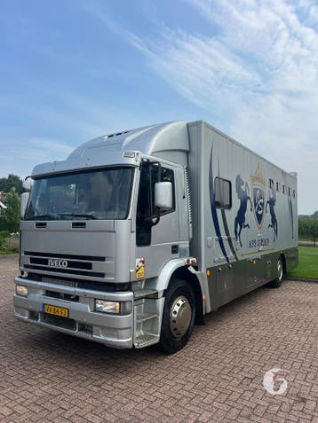 Degelijke Iveco 5 paards paardenvrachtwagen! Met living!, Ophalen, Zo goed als nieuw