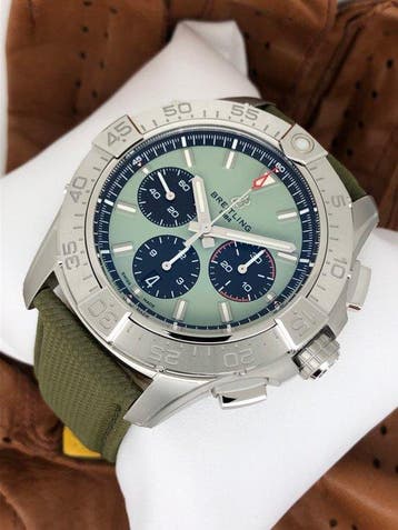 Breitling - Avenger B01 Chronograph 44 - AB0147101L1X1 -, Nieuw