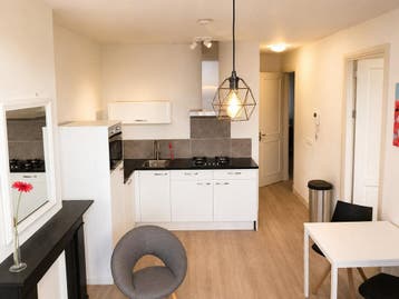 Te huur: Appartement Adrien Mildersstraat in Rotterdam, Huizen en Kamers, Huizen te huur, Appartement, Rotterdam, Zuid-Holland