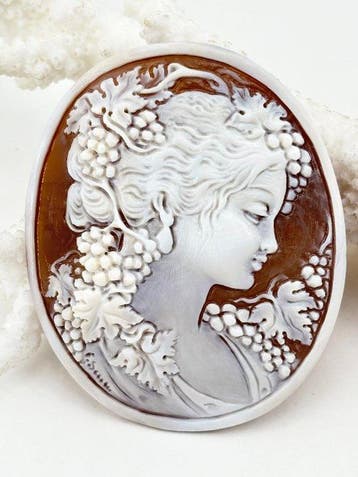 CASSIS MADAGASCARIENSIS - Cameo - handgesneden camee