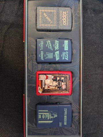 Zippo - Coffret commémoratif Zippo - Aansteker - Staal - (4), Nieuw