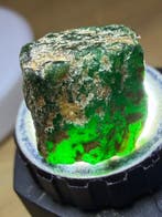 Smaragd Ruwe. 20,20 ct. Topgroene enorme smaragdkristal., Verzamelen, Mineralen en Fossielen