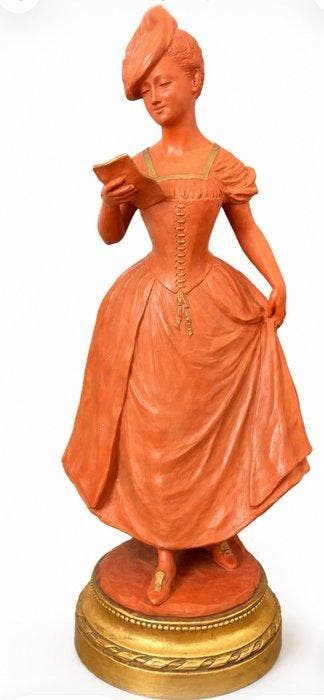 sculptuur, Elegante vrouw met boek - 61 cm - Terracotta