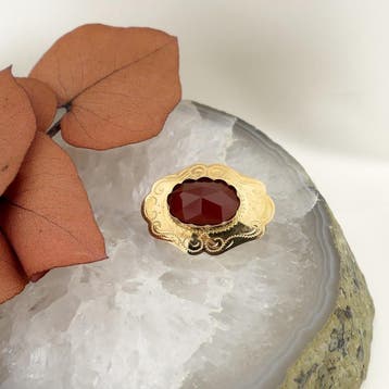 Vintage gouden broche met carneool, Gebruikt, Ophalen of Verzenden, Met edelsteen, Goud