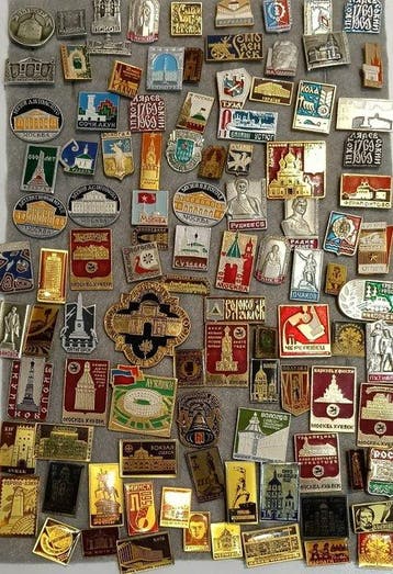 Themacollectie - Grote collectie vintage Sovjet-insignes uit