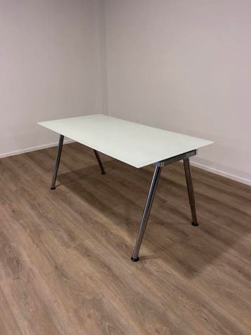 Gebruikte bureau IKEA Galant met glas, Nieuw