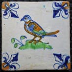 Tegel - Antieke Goudse tegel met vogel. - 1600-1650