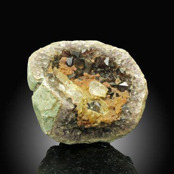 Volledige amethist- en calcietgeode met Celadonietenkorst -, Verzamelen