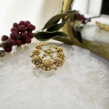 Vintage gouden broche met Zeeuwse knopen, Ophalen of Verzenden, Gebruikt, Overige kleuren, Goud