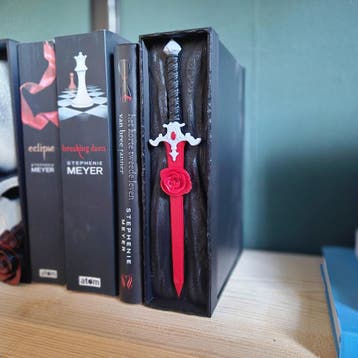Book nook sword with secret compartment - bookshelf fantasy, Verzenden, Nieuw