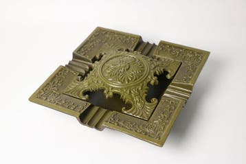 Kisen Takaoka Gegoten Bronzen Asbak – Chrysanthemum