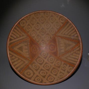 Carchi-Nariño, Colombia Terracotta Versierde kom. Ø 20 cm.